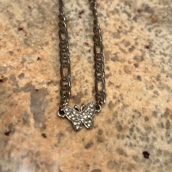 Woman's silver chain with butterfly w faux diamonds - Picture 3 of 7